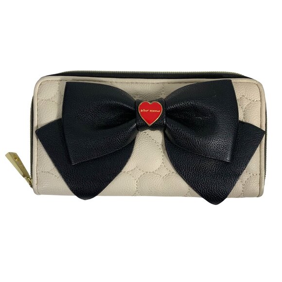 BETSEY JOHNSON Puffy Quilted Heart Accordion Wallet BIG Black Bow NICE! - Picture 1 of 9